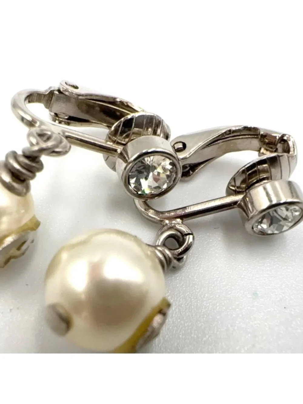 Gucci GG Pearl Metal Faux Pearl Color Clear Silver White Earrings